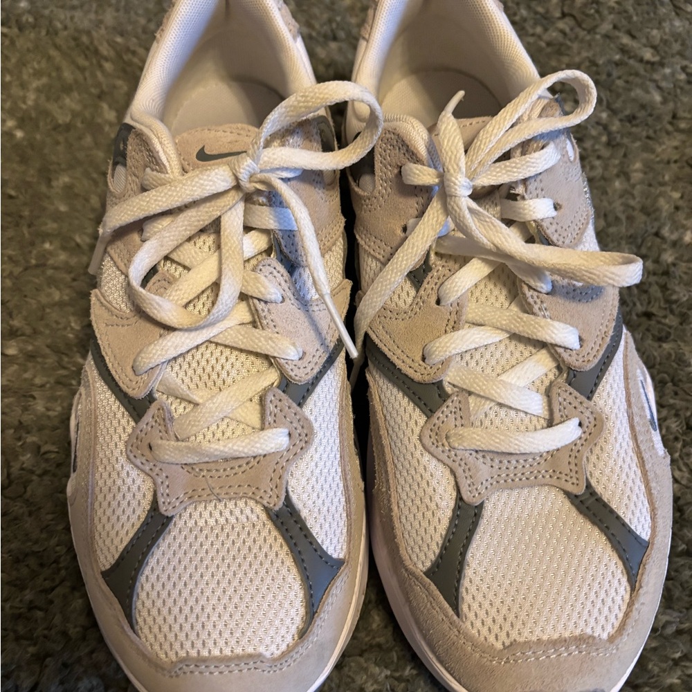 Women’s Nike AL8 Sneaker- Great Condition!